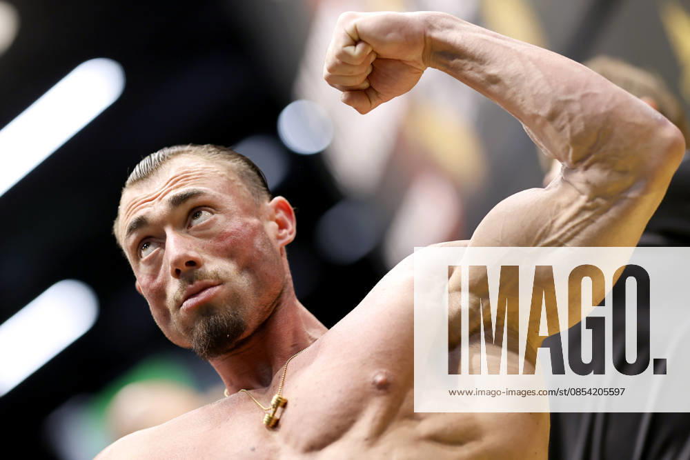 Bodybuilder Chris Baumann am Stand von PEAK auf der Internationalen Leitmesse für Fitness, Wellness und Gesundheit, sowie Bodybuilding, Kraftsport und Kampfsport FIBO 2026 in der Koelnmesse. Köln, 19.04.2026 NRW Deutschland
