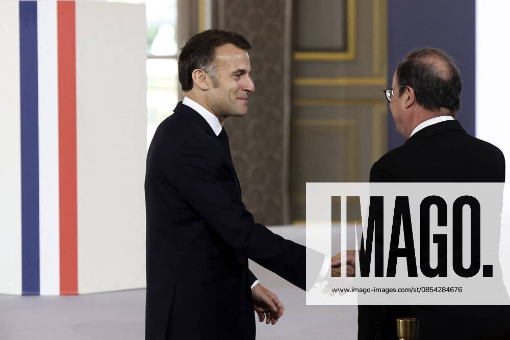 Decoration Ceremony For The Police Forces Who Intervened At The Bataclan - Paris France s President, Emmanuel Macron shakes hands with France s former President Francois Hollande before a ceremony for awarding collective decorations to the police forces who intervened at the Bataclan during the attacks on November 13, 2015, at the Elysee Presidential palace, in Paris, on April, 21, 2026. Photo by Stephane Lemouton Pool ABACAPRESS.COM Paris France