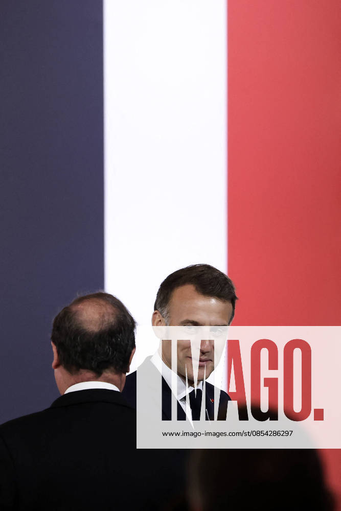 Emmanuel Macron, Président de la République Française, François Hollande Ceremony for awarding collective decorations to the police forces who intervened at the Bataclan during the attacks on November 13, 2015, at the Elysee Palace in Paris, April 21, 2026 France s President, Emmanuel Macron shakes hands with France s former President Francois Hollande before a ceremony for awarding collective decorations to the police forces who intervened at the Bataclan during the attacks on November 13, 2015, at the Elysee Presidential palace, in Paris, on April, 21, 2026 Paris France