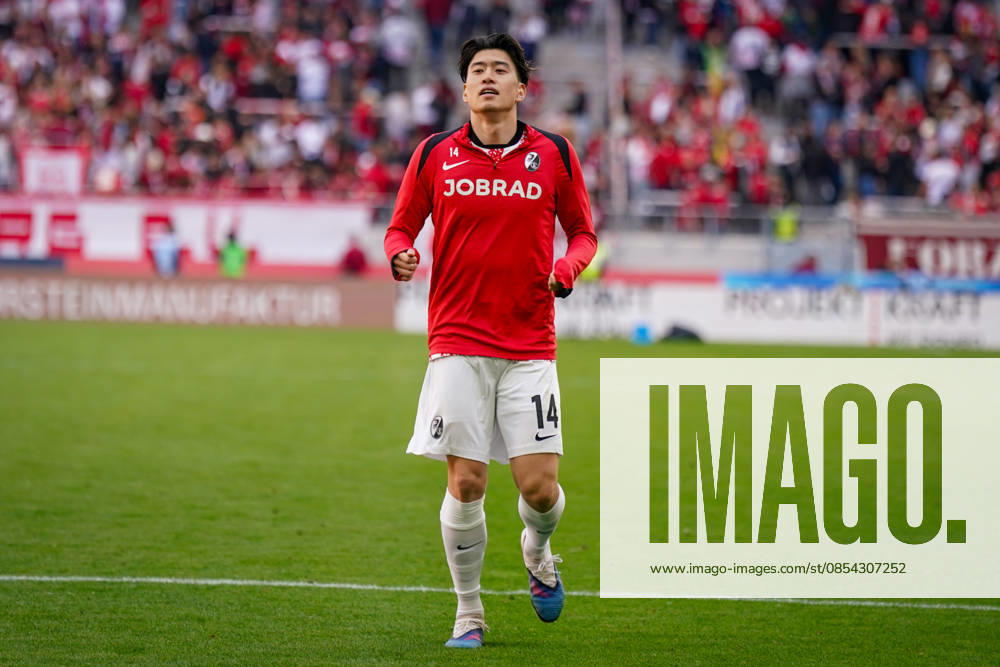 Deutschland: Fussball Bundesliga 2025 - 2026, 30. Spieltag - SC Freiburg vs 1. FC Heidenheim - Europa-Park-Stadion (Freiburg): Yuito Suzuki (SC Freiburg, 14)