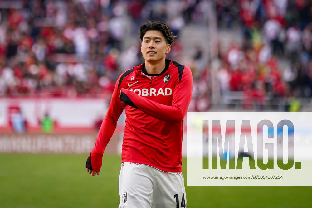 Deutschland: Fussball Bundesliga 2025 - 2026, 30. Spieltag - SC Freiburg vs 1. FC Heidenheim - Europa-Park-Stadion (Freiburg): Yuito Suzuki (SC Freiburg, 14)