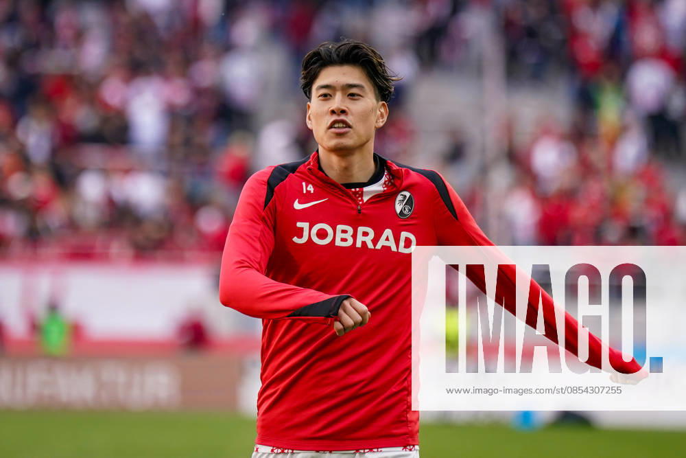 Deutschland: Fussball Bundesliga 2025 - 2026, 30. Spieltag - SC Freiburg vs 1. FC Heidenheim - Europa-Park-Stadion (Freiburg): Yuito Suzuki (SC Freiburg, 14)