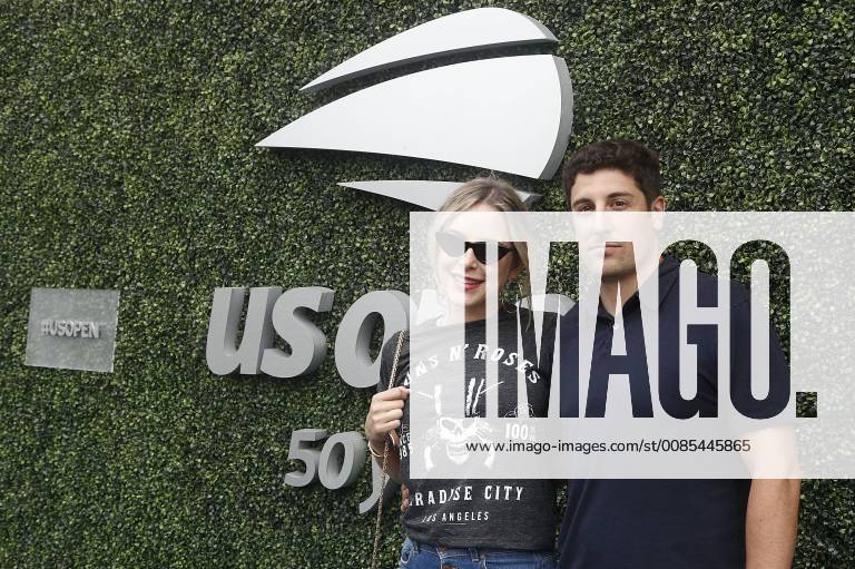 Flushing Meadows, New York, U.S - Jason Biggs and Jenny Mollen attend the Juan Martin del Potro and Rafael Nadal semifinal match on Day 12 of the 2018 US Open at USTA Billie Jean King National Tennis Center on Friday September 7, 2018 in the Flushing neighborhood of the Queens borough of New York City. 7-6(7-3), 6-2, Ret. Flushing Meadows U.S. - ZUMAp124 20180907_zaa_p124_101