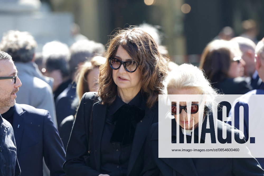 Valérie Lemercier Exiting the funeral of Nathalie Baye at the Saint Sulpice church in Paris on April 24, 2026 Dominique Jacovides Coadic Guirec Bestimage Exiting the funeral of Nathalie Baye at the Saint Sulpice church in Paris on April 24, 2026 unknown