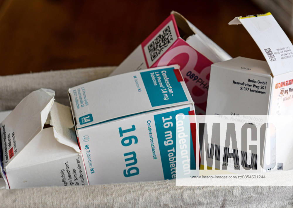 Verschiedene rezeptpflichtige aerztliche verordnete Tabeletten in einem Vorratskorb. Die Bundesregierung strebt eine Gesundheitsreform an.Die Ausgaben der gesetzllchen Krankenkassen wachsen schneller als ihre Ausgaben. Die Krankenkassen sollen Milliarden einsparen, auch die Versicherten sollen zur Kasse gebeten werden.