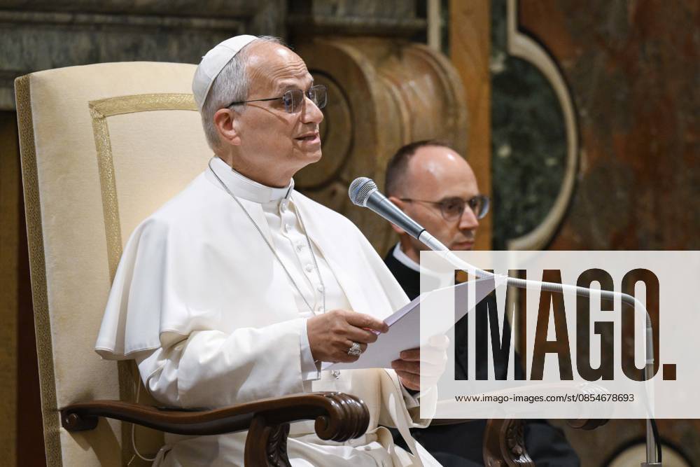 ITALY - POPE LEO XIV RECEIVES MEMEBERS IF THE EUROPEAN PEOPLE S PARTY IN THE EUROPEAN PARLIAMENT IN PRIVATE AUDIENCE AT THE VATICAN - 2026 4 25 Italy, Rome, Vatican, 2026 4 25 .Pope Leo XIV receives members of the European People s Party in the European Parliament in a private audience at the Vatican , - NO BOOKS