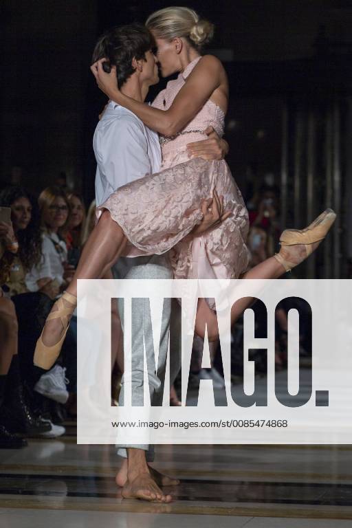 LONDRES, LO - 15.09.2018: LONDON FASHION WEEK - Rohmir Parade at London Fashion Week September 2018 held at Freemasons Hall, Covent Garden, London, England. x1605251x RichardxCallis