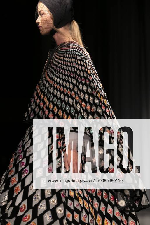 (180916) -- LONDON, Sept. 16, 2018 -- A model walks the runway at the Mary Katrantzou Show during the London Fashion Week in London, Britain, on Sept. 15, 2018. ) (hy) BRITAIN-LONDON-FASHION WEEK-SS19-MARY KATRANTZOU HanxYan