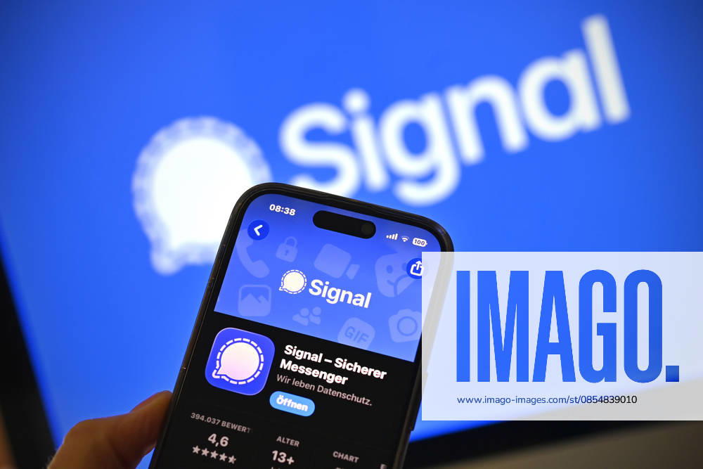 Symbolfoto:Signal Messenger, Die Messenger-App Signal ist bei vielen Menschen beliebt, denen Privatsphaere wichtig ist. Nun gibt es eine grosse Phishing-Attacke, von der offenbar auch Bundesminister betroffen sind. Die Hinweise auf den Urheber verdichten sich. Soziale Netzwerke,Smartphone,Logos,Logo,App,
