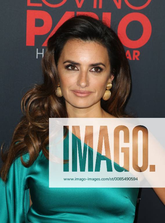 West Hollywood, California - Penélope Cruz, Universal Pictures Home Entertainment Content Group s Loving Pablo Special Screening held at The London West Hollywood. Photo Credit: Faye Sadou AdMedia 230178 2018-09-16 CA West Hollywood Etats-Unis