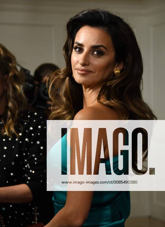 West Hollywood, California - Penelope Cruz. Loving Pablo Special LA Screening held at the London Hotel West Hollywood. Photo Credit: Birdie Thompson AdMedia 230179 2018-09-16 CA West Hollywood Etats-Unis