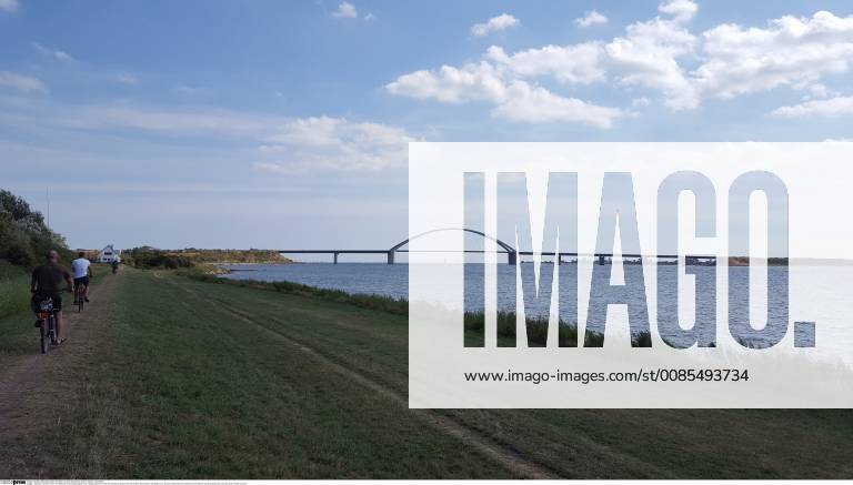 Feature Symbol: Fehmarn 08 18 pp Fehmarnsundbrücke im August 2018 Deutschland deutsch deutsche Insel Ostsee Ostseeinsel Ausflug Ferien Urlaub Natur Erholung Fehmarnsund Brücke Sund germany german island isle baltic sea quer