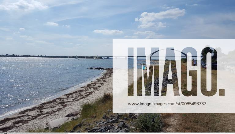 Feature Symbol: Fehmarn 08 18 pp Fehmarnsundbrücke im August 2018 Deutschland deutsch deutsche Insel Ostsee Ostseeinsel Ausflug Ferien Urlaub Natur Erholung Fehmarnsund Brücke Sund germany german island isle baltic sea quer