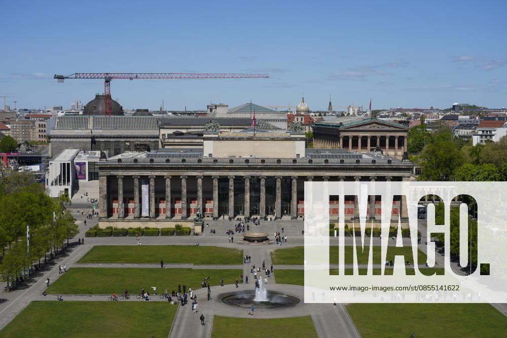 Die Säulenfront am Alten Museum im Lustgarten auf der Museumsinsel in Berlin-Mitte.