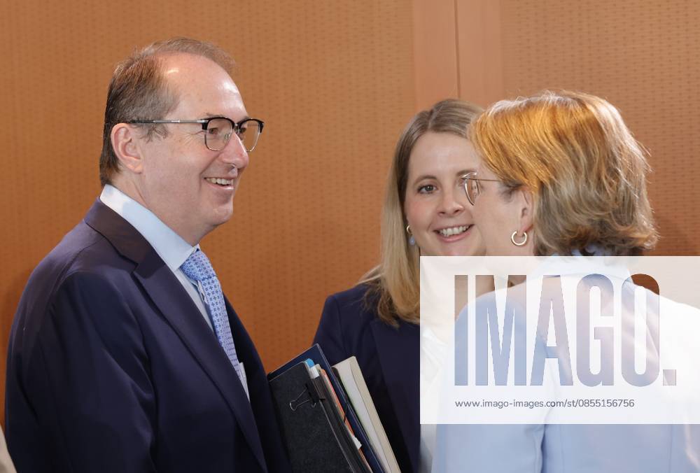 Alexander Dobrindt (CSU), Bundesinnenminister, Verena Hubertz, Bundesministerin fuer Wohnen, Stadtentwicklung und Bauwesen, Dr. Stefanie Hubig, Bundesministerin der Justiz und fuer Verbraucherschutz, Deutschland, Berlin, Bundeskanzleramt, Das Bundeskabinett befasst sich in seiner 42. Sitzung am 29. April 2026 unter anderem mit dem Gesetzentwurf zur Stabilisierung der Beitragssätze in der gesetzlichen Krankenversicherung und den Eckwerten des Regierungsentwurfs zum Bundeshaushalt 2027.