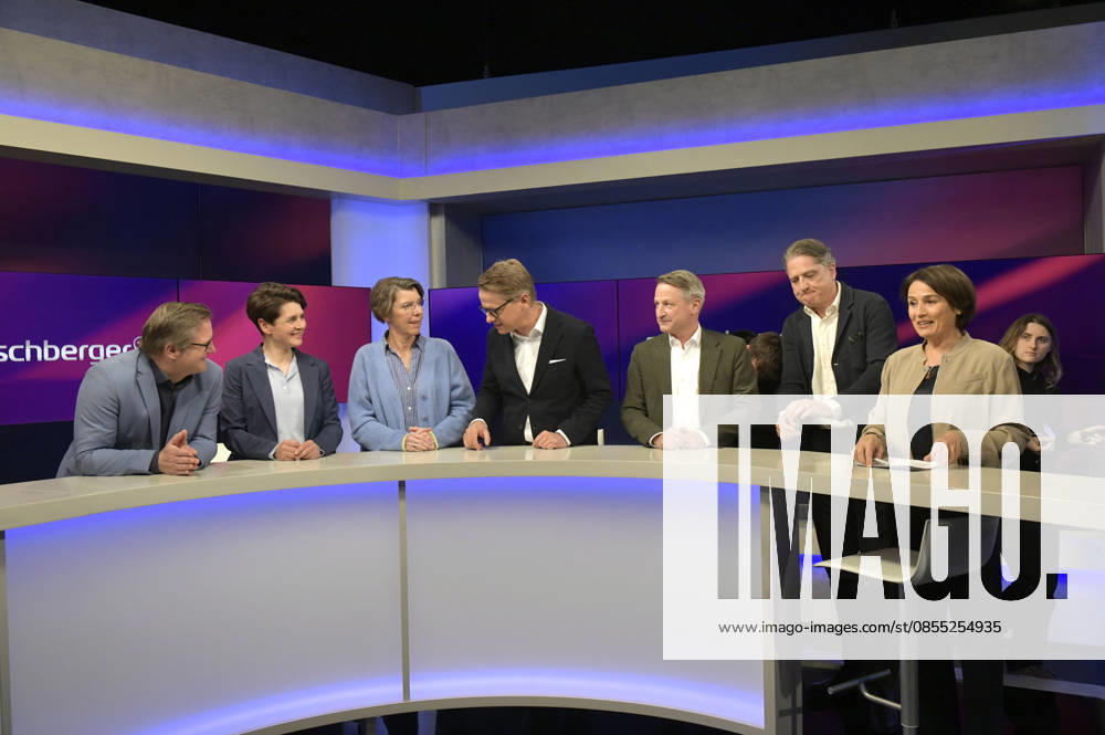 Michael Bröcker, Anna Lehmann, Bettina Böttinger, Carsten Linnemann, Nikolaus Blome, Jakob Augstein und Sandra Maischberger in der ARD-Talkshow maischberger im Studio Berlin Adlershof. Berlin