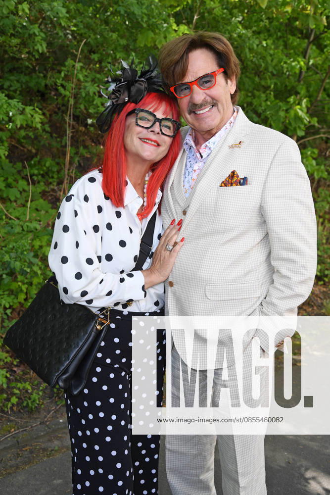 Jörg Draeger mit Ehefrau Petra Draeger beim BILD-RENNTAG auf der Trabrennbahn in Gelsenkirchen am 01.05.2026