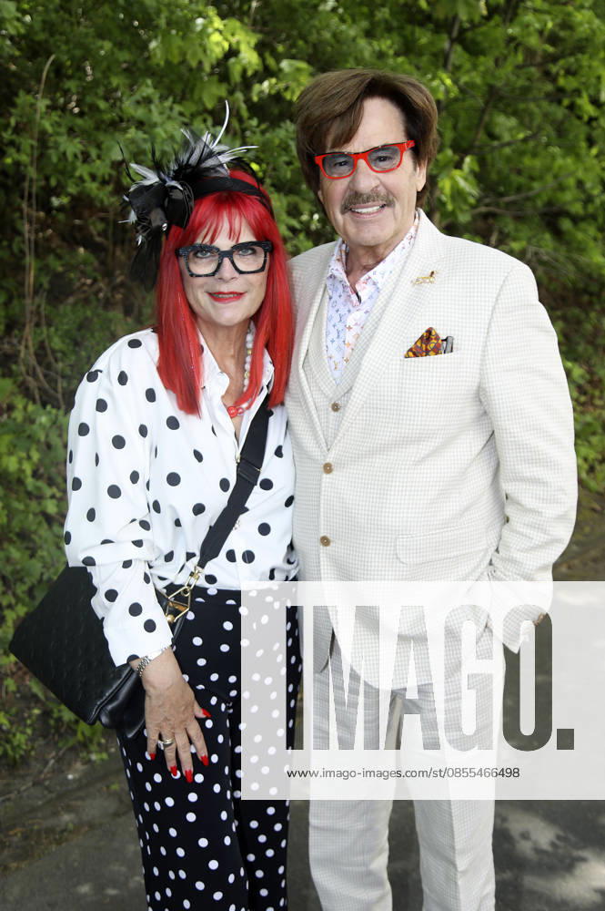 Jörg Draeger mit Ehefrau Petra Draeger beim Bild-Renntag 2026 auf der Trabrennbahn Gelsenkirchen. Gelsenkirchen