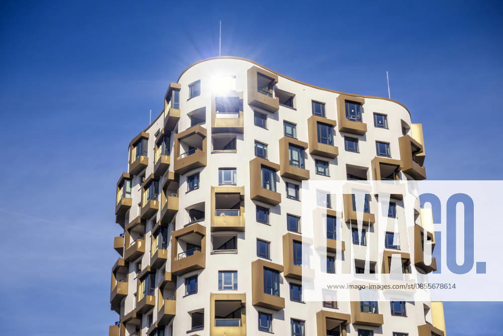Modern high-rise residential building in Munich with unique architecture, MAMF03819