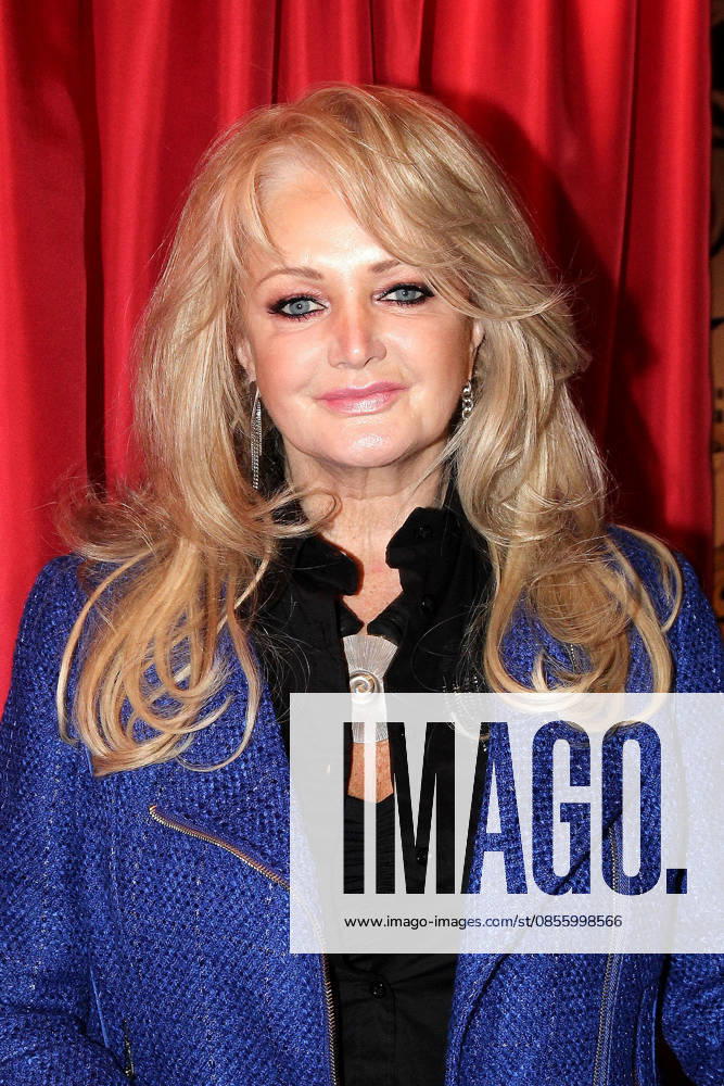 Bonnie Tyler beim Madame Tussauds iFototermin in Berlin Sorge um Bonnie Tyler - nach ihrer Notopeartion liegt die 74jaehrige Saengerin im kuenstlichen Koma
