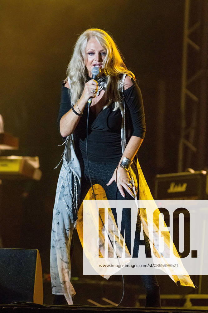 Bonnie Tyler, die Sängerin bei ihrem Konzert am 21.9.2023 im Rahmen vom Sagres Campo Pequeno in Lissabon, Portugal Sorge um Bonnie Tyler - nach ihrer Notopeartion liegt die 74jaehrige Saengerin im kuenstlichen Koma