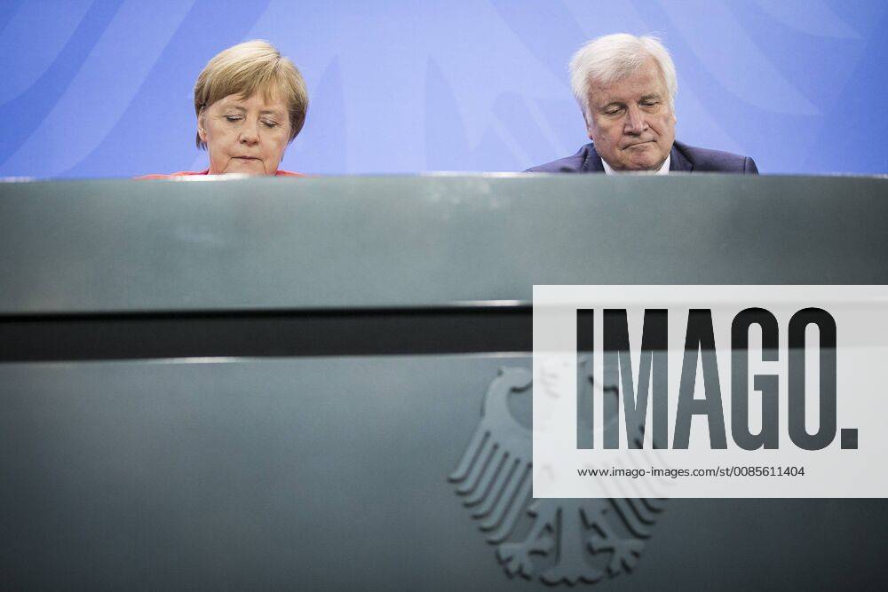 Bundeskanzlerin Angela Merkel (L), CDU, und Bundesinnenminister Horst Seehofer, CSU, aufgenommen im Rahmen einer Pressekonferenz nach dem Wohngipfel im Bundeskanzleramt. Berlin, 21.09.2018. Berlin Deutschland