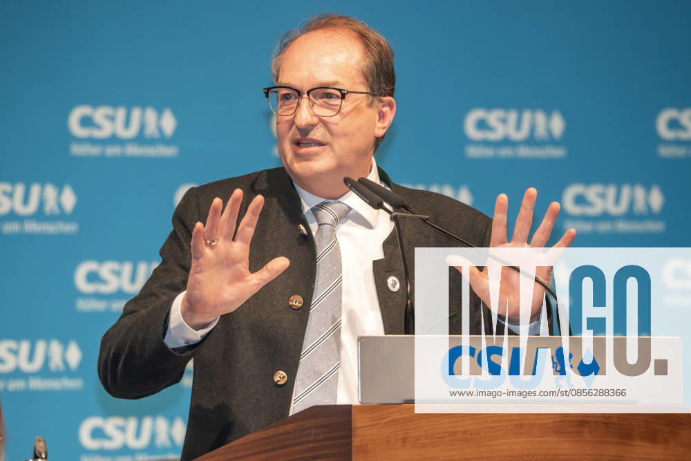 Alexander Dobrindt, CSU, Bundesinnenminister, Rede bei CSU-Veranstaltung im vollbesetzten Bierzelt, Truderinger Festwoche, bayerisches Volksfest, München, 11. Mai 2026 Deutschland, München, 11. Mai 2026, Alexander Dobrindt, 55, CSU, Bundesinnenminister, Rede bei CSU-Veranstaltung im vollbesetzten Bierzelt, Truderinger Festwoche, traditionelles bayerisches Volksfest im Münchner Stadtteil Trudering, Montagabend, Politik, Politiker, Bayern,