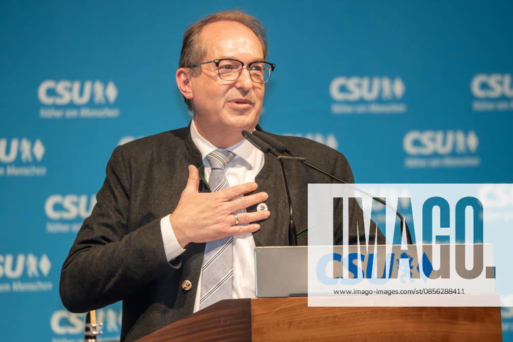 Alexander Dobrindt, CSU, Bundesinnenminister, Rede bei CSU-Veranstaltung im vollbesetzten Bierzelt, Truderinger Festwoche, bayerisches Volksfest, München, 11. Mai 2026 Deutschland, München, 11. Mai 2026, Alexander Dobrindt, 55, CSU, Bundesinnenminister, Rede bei CSU-Veranstaltung im vollbesetzten Bierzelt, Truderinger Festwoche, traditionelles bayerisches Volksfest im Münchner Stadtteil Trudering, Montagabend, Politik, Politiker, Bayern,