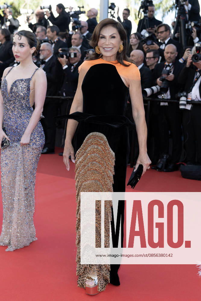 Mouna Ayoub Montée des marches du film La vénus électrique pour la cérémonie douverture du 79ème Festival International du Film de Cannes, le 12 mai 2026 Jacovides Moreau Bestimage Red carpet for The electric kiss during the 79th Cannes International Film Festival Opening ceremony on May 12, 2026 Cannes France