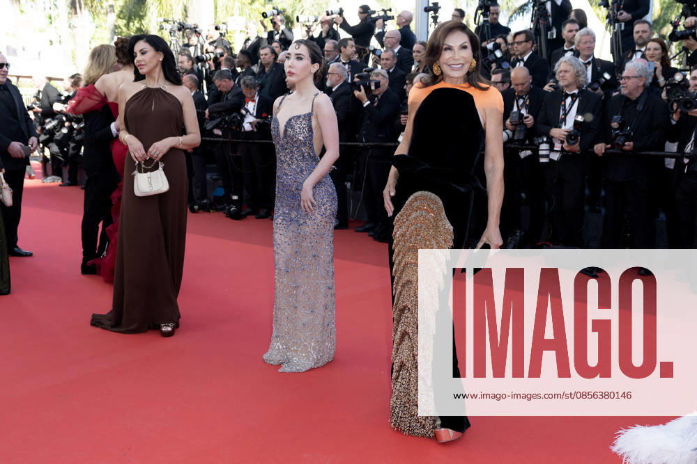 Mouna Ayoub Montée des marches du film La vénus électrique pour la cérémonie douverture du 79ème Festival International du Film de Cannes, le 12 mai 2026 Jacovides Moreau Bestimage Red carpet for The electric kiss during the 79th Cannes International Film Festival Opening ceremony on May 12, 2026 Cannes France