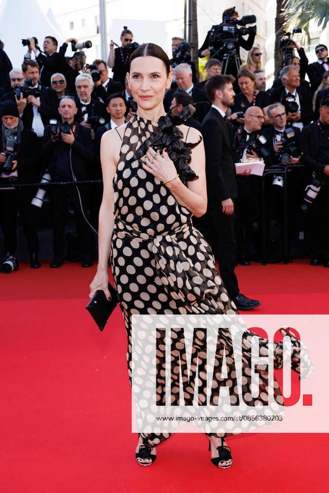 Géraldine Pailhas Montée des marches du film La vénus électrique pour la cérémonie douverture du 79ème Festival International du Film de Cannes, le 12 mai 2026 Jacovides Moreau Bestimage Red carpet for The electric kiss during the 79th Cannes International Film Festival Opening ceremony on May 12, 2026 Cannes France