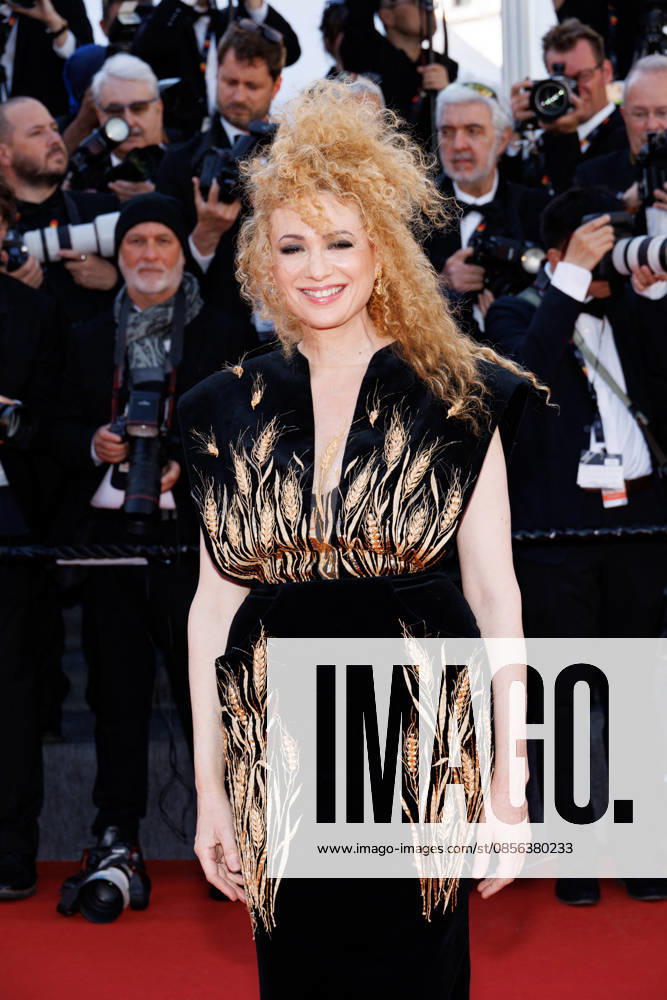 Miri Ben Ari Montée des marches du film La vénus électrique pour la cérémonie douverture du 79ème Festival International du Film de Cannes, le 12 mai 2026 Jacovides Moreau Bestimage Red carpet for The electric kiss during the 79th Cannes International Film Festival Opening ceremony on May 12, 2026 Cannes France