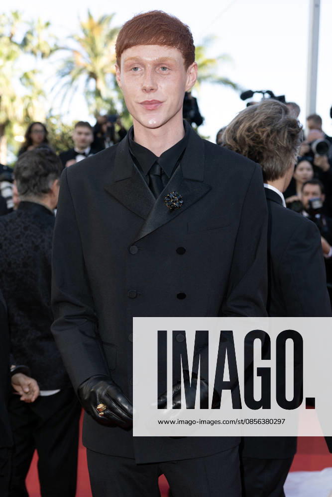 Pierre Painchaud Montée des marches du film La vénus électrique pour la cérémonie douverture du 79ème Festival International du Film de Cannes, le 12 mai 2026 Olivier Borde Bestimage Red carpet for The electric kiss during the 79th Cannes International Film Festival Opening ceremony on May 12, 2026 Cannes France