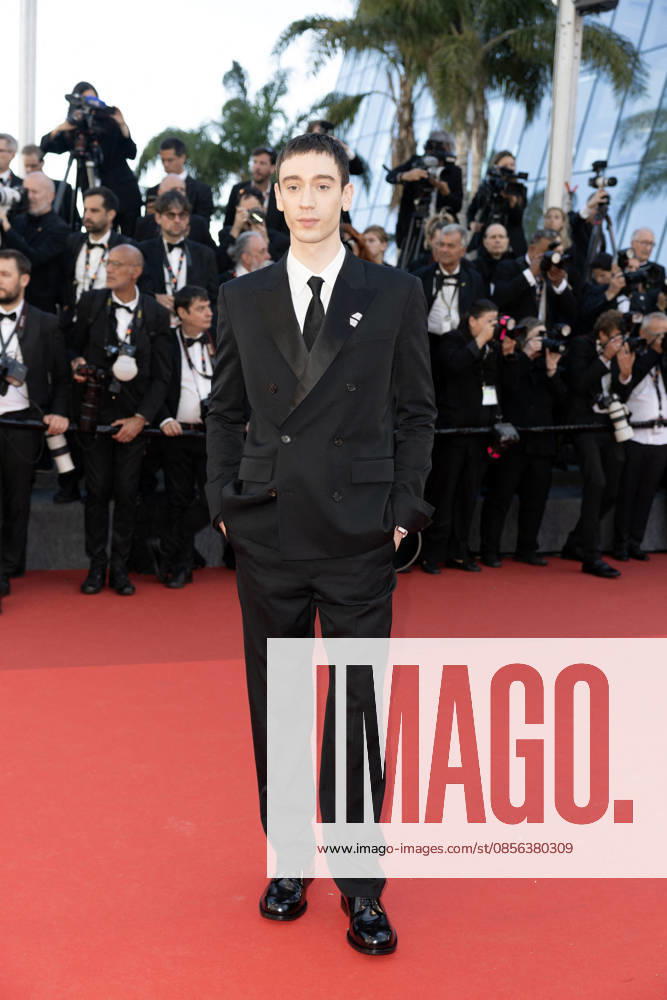 Théodore Pellerin Montée des marches du film La vénus électrique pour la cérémonie douverture du 79ème Festival International du Film de Cannes, le 12 mai 2026 Olivier Borde Bestimage Red carpet for The electric kiss during the 79th Cannes International Film Festival Opening ceremony on May 12, 2026 Cannes France