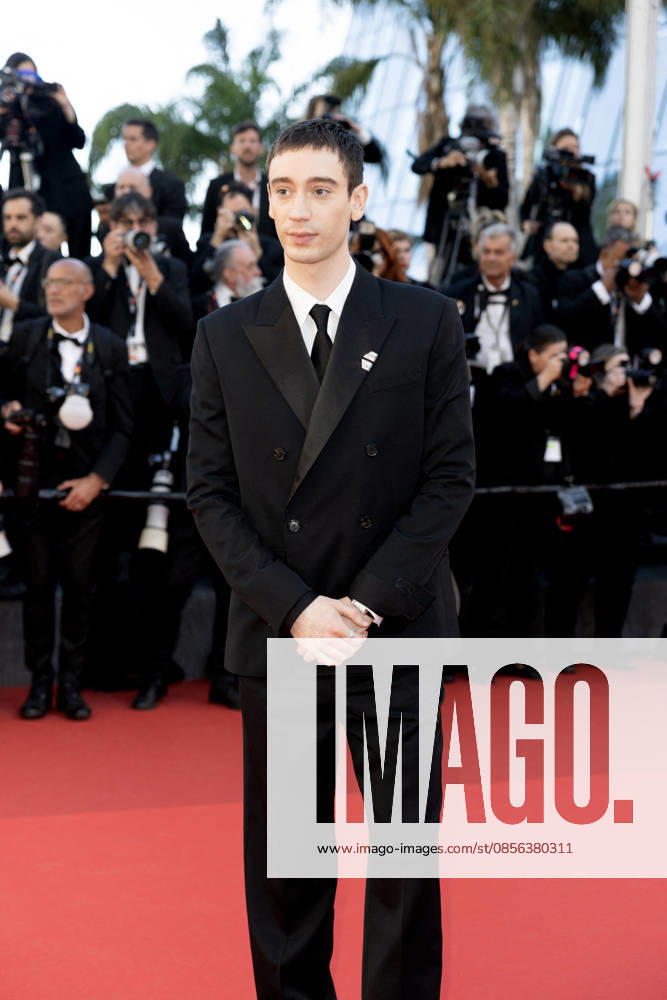 Théodore Pellerin Montée des marches du film La vénus électrique pour la cérémonie douverture du 79ème Festival International du Film de Cannes, le 12 mai 2026 Olivier Borde Bestimage Red carpet for The electric kiss during the 79th Cannes International Film Festival Opening ceremony on May 12, 2026 Cannes France