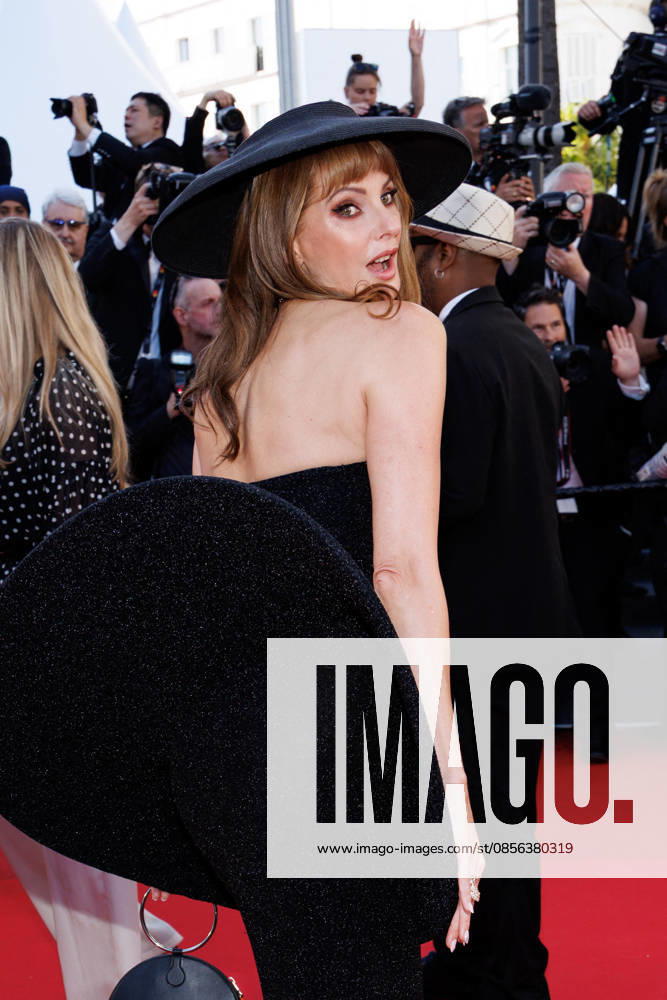 Frédérique Bel Montée des marches du film La vénus électrique pour la cérémonie douverture du 79ème Festival International du Film de Cannes, le 12 mai 2026 Jacovides Moreau Bestimage Red carpet for The electric kiss during the 79th Cannes International Film Festival Opening ceremony on May 12, 2026 Cannes France