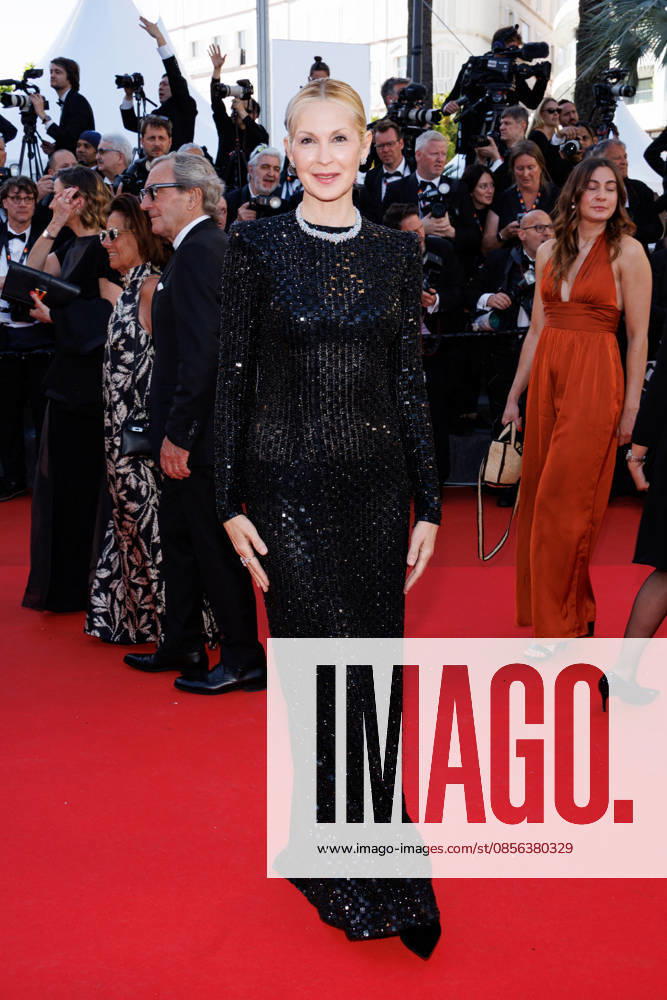 Kelly Rutherford Montée des marches du film La vénus électrique pour la cérémonie douverture du 79ème Festival International du Film de Cannes, le 12 mai 2026 Jacovides Moreau Bestimage Red carpet for The electric kiss during the 79th Cannes International Film Festival Opening ceremony on May 12, 2026 Cannes France