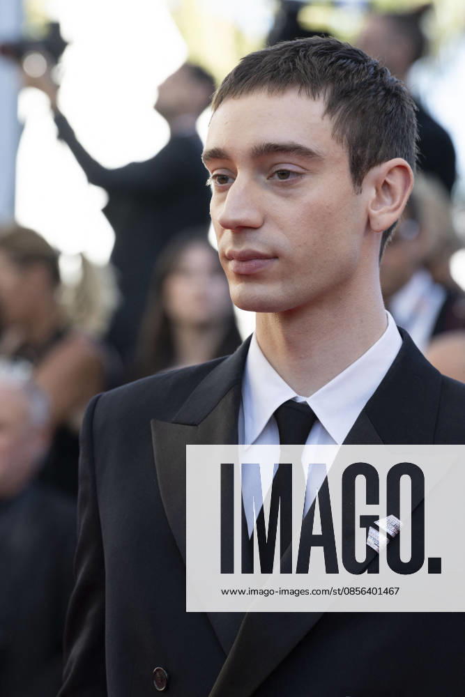 Théodore Pellerin Montée des marches du film La vénus électrique pour la cérémonie douverture du 79ème Festival International du Film de Cannes, le 12 mai 2026 Olivier Borde Bestimage Red carpet for The electric kiss during the 79th Cannes International Film Festival Opening ceremony on May 12, 2026 Cannes France