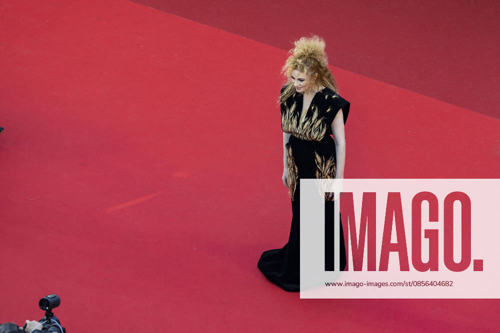 Miri Ben Ari Montée des marches du film La vénus électrique pour la cérémonie douverture du 79ème Festival International du Film de Cannes, le 12 mai 2026 Camilla Canalini Bestimage Red carpet for The electric kiss during the 79th Cannes International Film Festival Opening ceremony on May 12, 2026 Cannes France