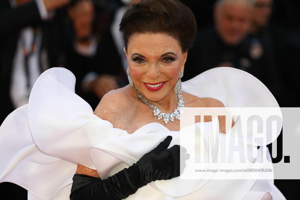 Cannes, Cote D azur, France: JOAN COLLINS during the red carpet for the premiere screening of THE ELECTRIC KISS at the 79th Annual Cannes Film Festival at Palais des Festivals in Cannes, France Cannes France - ZUMAc179 20260512_zep_c179_072