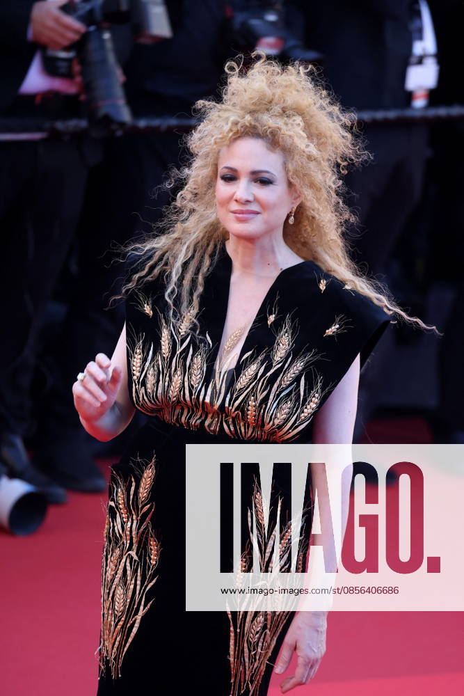 Miri Ben Ari Montée des marches du film La vénus électrique pour la cérémonie douverture du 79ème Festival International du Film de Cannes, le 12 mai 2026 Jacovides Moreau Bestimage Red carpet for The electric kiss during the 79th Cannes International Film Festival Opening ceremony on May 12, 2026 Cannes France