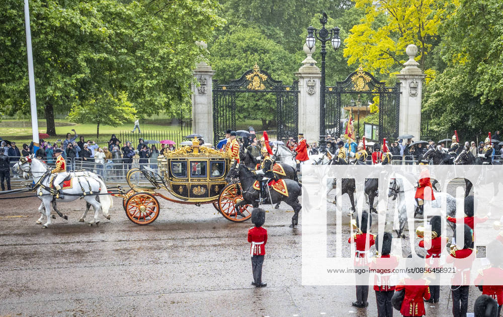 London, UK. King Charles III and Queen Camilla ride The Irish State Coach on The Mall to The Palace of Westminster for the State Opening of Parliament. Today marks the formal start of the parliamentary year and sets out the government s agenda for the 2026-27 session, outlining proposed policies and legislation. London UK - ZUMAl94_ 20260513_zaf_l94_004