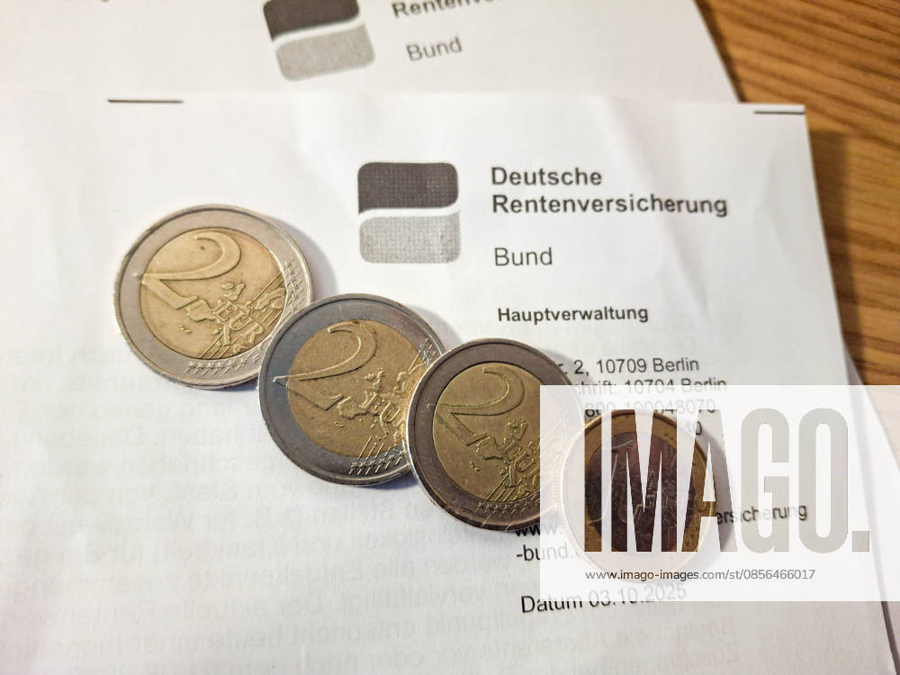 Stockbilder 05 2026 Rentenbescheid mit Geld