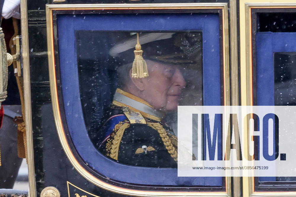 London, UK. KING CHARLES III and QUEEN CAMILLA depart Buckingham Palace in the Diamond Jubilee State Coach to House of Lords in Westminster in London for The State Opening of Parliament and The KingÃ¢â‚¬â ¢s Speech. The KingÃ¢â‚¬â ¢s Speech marks the formal start of the parliamentary year and sets out the government s agenda for the 2026-27 session. London UK - ZUMAl94_ 20260513_zaf_l94_038