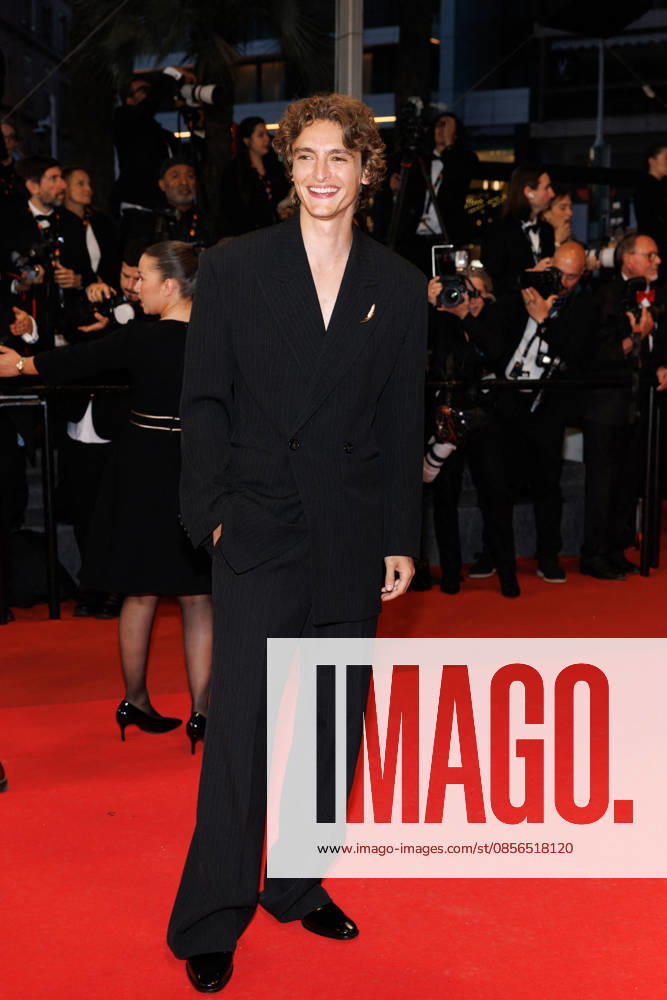 Vassili Schneider Montée des marches du film Labandon lors du 79ème Festival International du Film de Cannes, le 13 mai 2026 Jacovides Moreau Bestimage Red carpet for Forsaken at the 79th Cannes International Film Festival on May 13, 2026 Cannes France