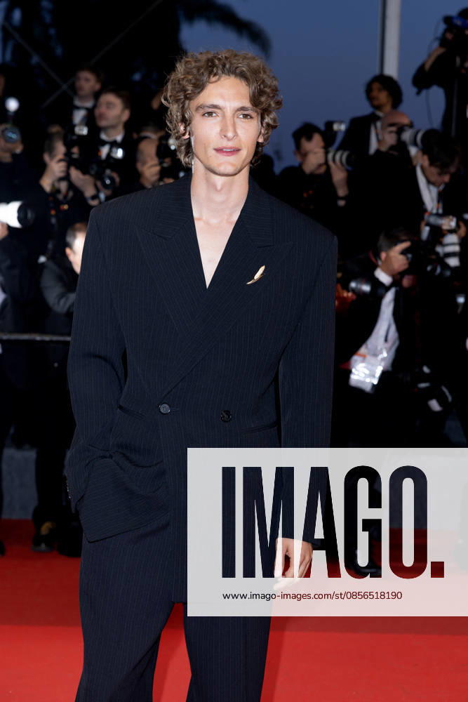 Vassili Schneider Montée des marches du film Labandon lors du 79ème Festival International du Film de Cannes, le 13 mai 2026 Olivier Borde Bestimage Red carpet for Forsaken at the 79th Cannes International Film Festival on May 13, 2026 Cannes France