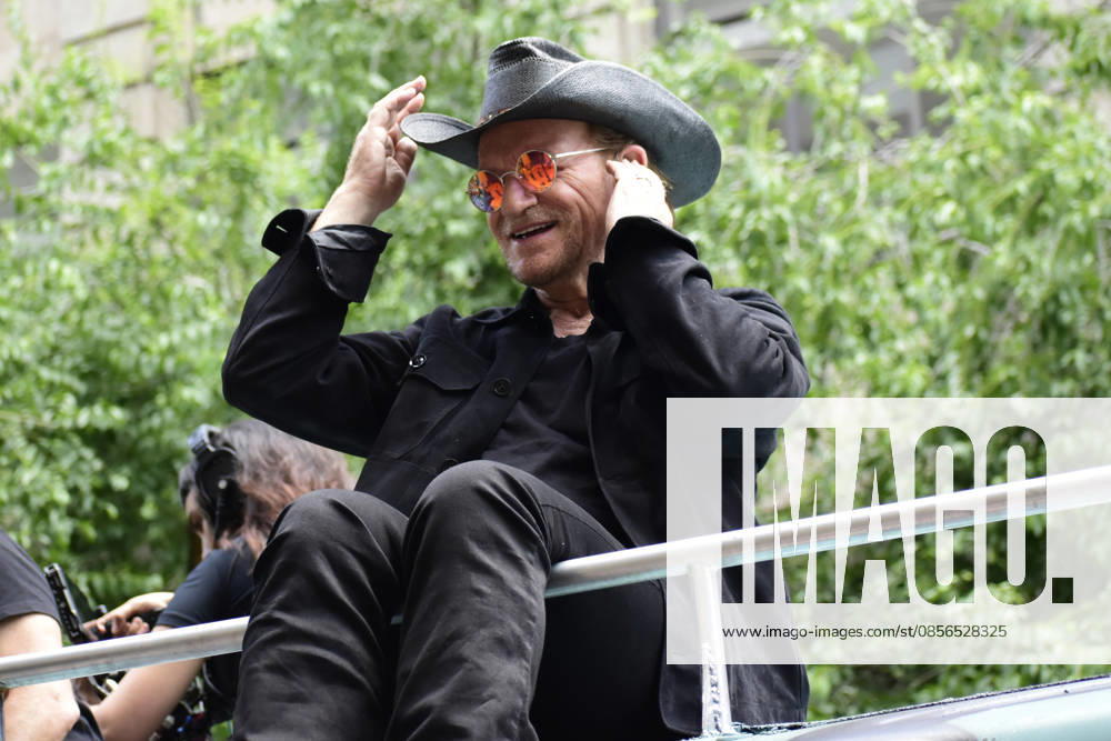 Bono lead of the Irish band U2, at the filming set for the upcoming music video Street of Dreams in Mexico City Downtown. on May 13, 2026 in Mexico City, Mexico. Mexico City Mexico - ZUMAe321 20260513_zea_e321_007