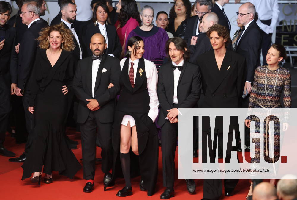 Carine Ruszniewski, Pierre Antoine Billon, Souheila Yacoub, Bérenger Thouin, Vassili Schneider, Yile Yara Vianello Montée des marches du film Labandon lors du 79ème Festival International du Film de Cannes, le 13 mai 2026 Jacovides Moreau Bestimage Red carpet for Forsaken at the 79th Cannes International Film Festival on May 13, 2026 Cannes France