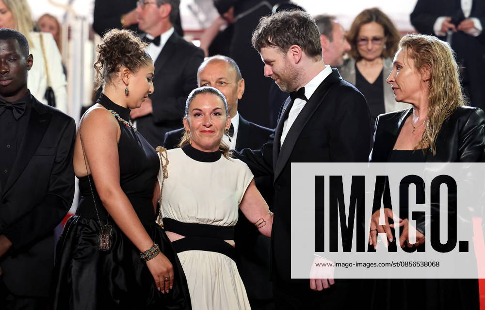 Emma Boumali, Mickaëlle Paty sister of Samuel Paty , Antoine Reinartz, Emmanuelle Bercot Descente des marches du film Labandon lors du 79ème Festival International du Film de Cannes, le 13 mai 2026 Jacovides Moreau Bestimage People leaving the red carpet for Forsaken at the 79th Cannes International Film Festival on May 13, 2026 Cannes France