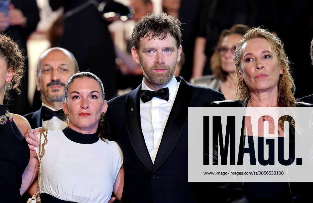 Mickaëlle Paty sister of Samuel Paty , Antoine Reinartz, Emmanuelle Bercot Descente des marches du film Labandon lors du 79ème Festival International du Film de Cannes, le 13 mai 2026 Jacovides Moreau Bestimage People leaving the red carpet for Forsaken at the 79th Cannes International Film Festival on May 13, 2026 Cannes France